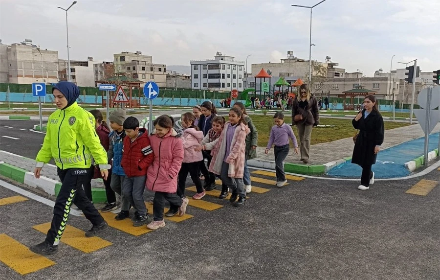 Kilis İl Emniyet M&uuml;d&uuml;rl&uuml;ğ&uuml;&rsquo;nden miniklere trafik eğitimi