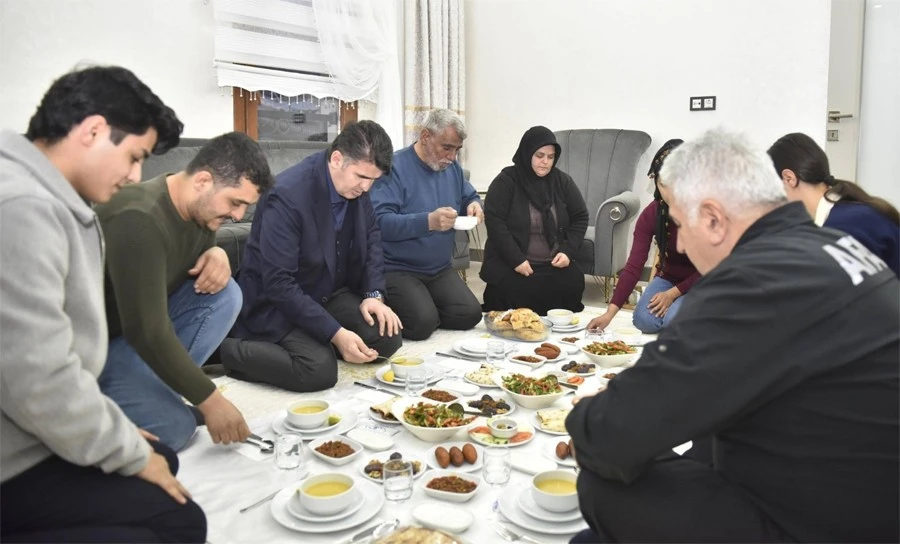 Kilis&rsquo;te anlamlı buluşma deprem acısı iftar sofrasında paylaşıldı