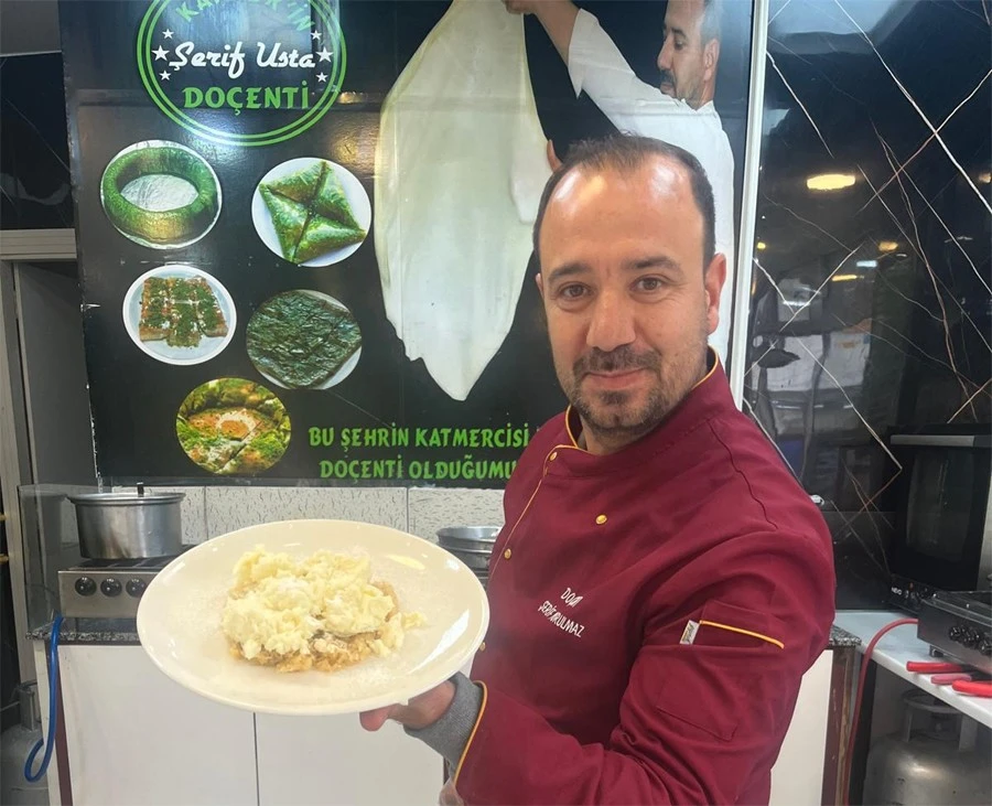 Kilis&rsquo;te lezzetin adresi Katmerci &ldquo;Do&ccedil;ent&rdquo; Şerif Usta&rsquo;dan eski usul kaymaklı k&uuml;nefe