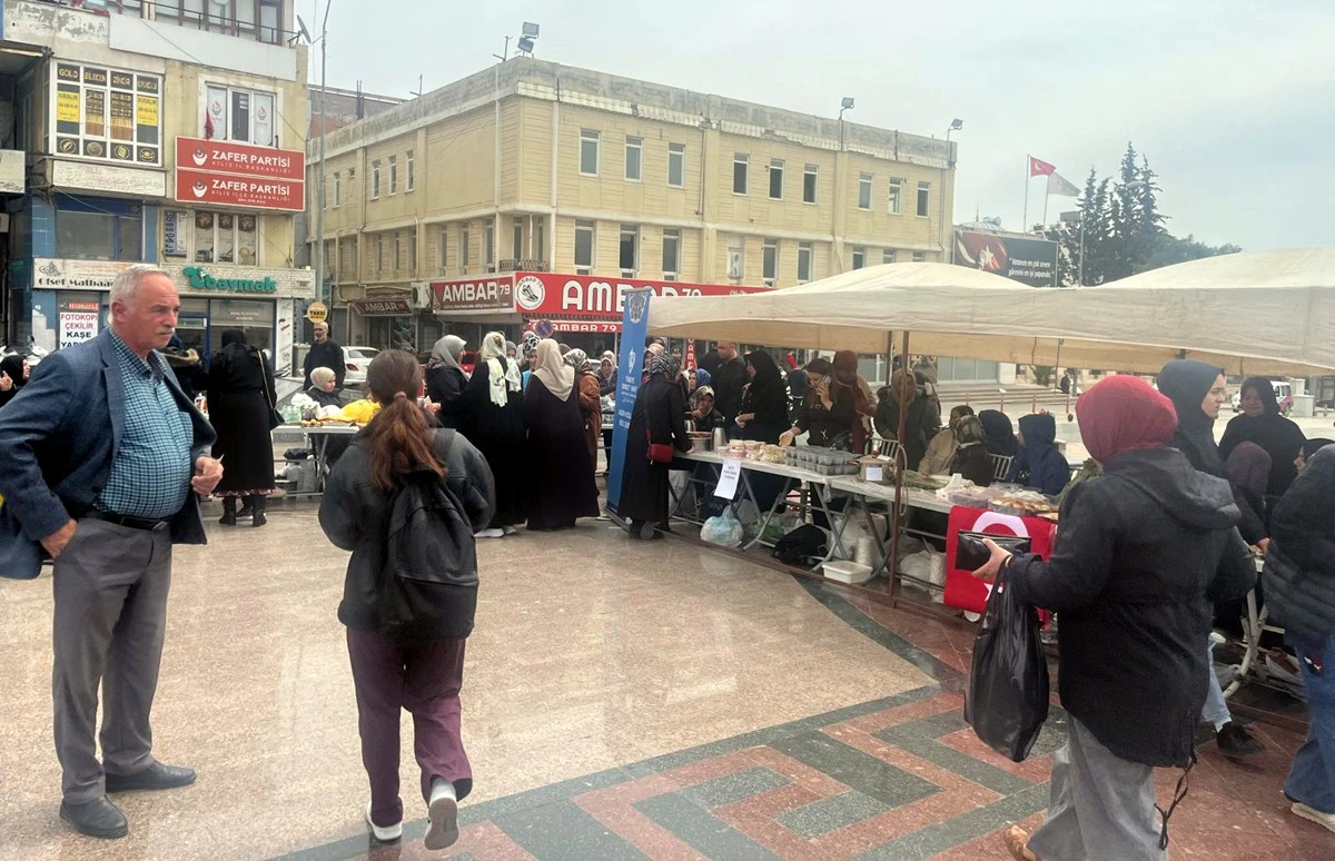 Kilis'te "İki İnsan Bir Hayat" kermesine yoğun ilgi
