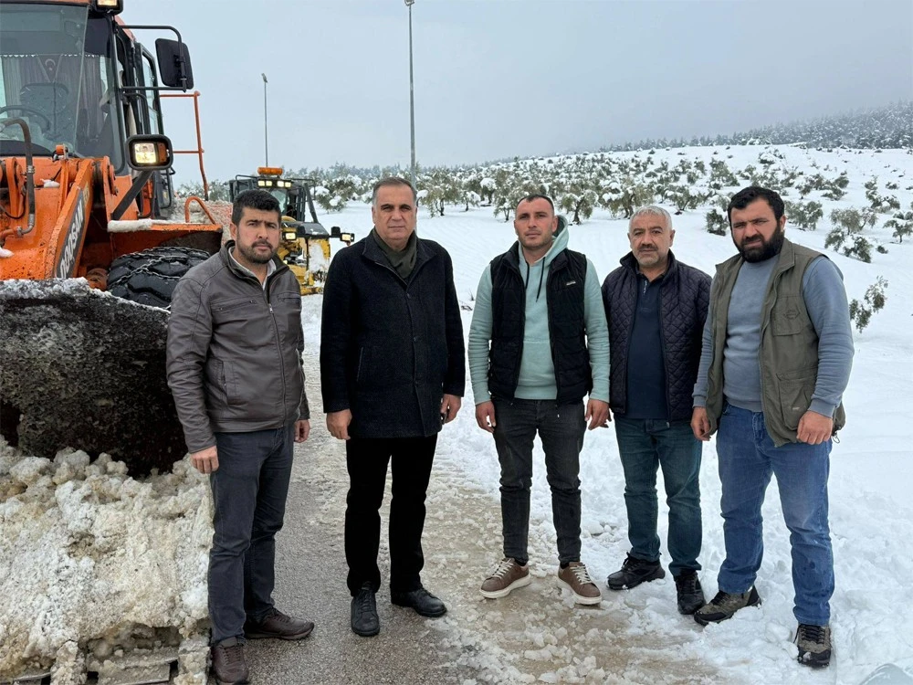 K&uuml;&ccedil;&uuml;koğlu, karla m&uuml;cadele &ccedil;alışmalarını yerinde inceledi