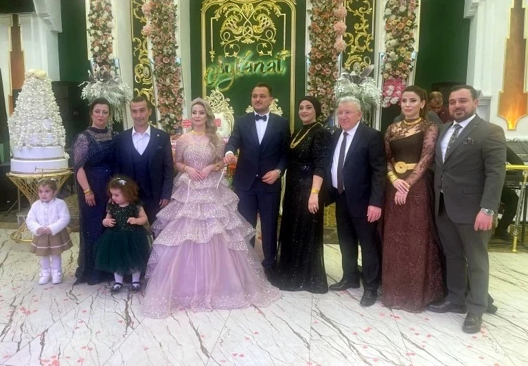 Veysi ve Cansu muhteşem bir nişan ile evliliğe ilk adımı attı