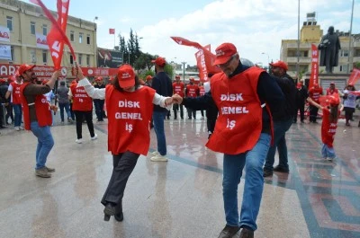 1 Mayıs Emek ve Dayanışma g&uuml;n&uuml; halaylarla kutlandı