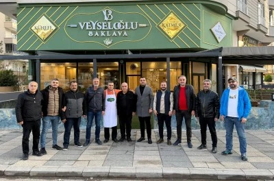 35 yıllık baklava ustası Abdullah Demir, Kilis&rsquo;e tatlı bir soluk getirdi