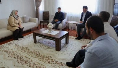 53 yaşında mezun oldu, hayalini ger&ccedil;eğe d&ouml;n&uuml;şt&uuml;rd&uuml;