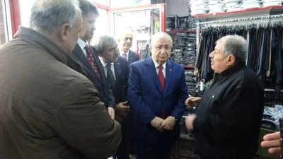 Bakan G&uuml;ler, Kilis'te esnaf ve vatandaşlarla bir araya geldi