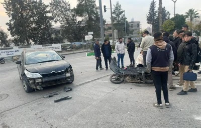 &Ccedil;evre, Şehircilik ve İklim Değişikliği İl M&uuml;d&uuml;rl&uuml;ğ&uuml; Kavşağı&rsquo;nda Kaza: 1 Yaralı