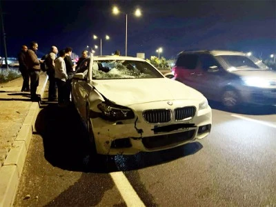 &Ccedil;evre Yolunda Motosiklet ile Otomobil &Ccedil;arpıştı: 2 Yaralı