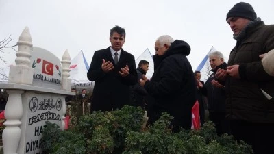 Deprem şehitleri 6 Şubat'ın 3'&uuml;nc&uuml; yılında kabirleri başında anıldı