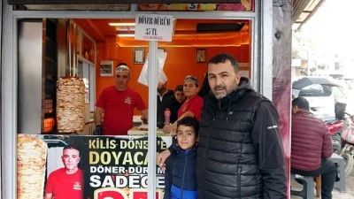D&ouml;ner 30 liraya d&uuml;şt&uuml;: Kilis'te esnaftan indirim akımı