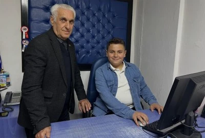 Duayen gazeteci koltuğunu &ouml;ğrenciye devretti