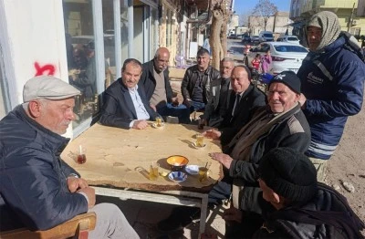 Elbeyli Belediye Başkanı İsmail K&ouml;rdeve vatandaşlarla i&ccedil; i&ccedil;e olmayı s&uuml;rd&uuml;r&uuml;yor