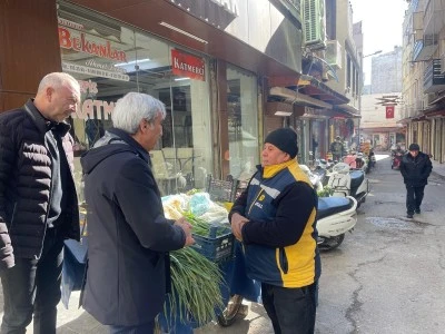 Esnaf ve vatandaşlar ile bire bir g&ouml;r&uuml;şt&uuml;