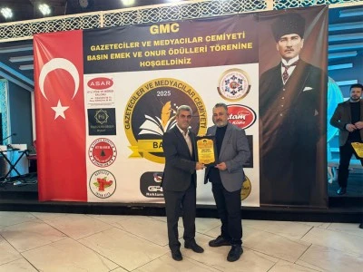 Gazeteciler ve Medyacılar Cemiyeti &Ouml;d&uuml;l gecesinde &Ouml;zkaya'ya anlamlı &ouml;d&uuml;l