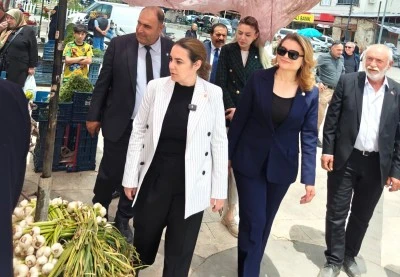 G&uuml;m&uuml;şalan: Ayy&uuml;ce T&uuml;rkeş'i Kilis'imizde &ccedil;ok g&uuml;zel bir şekilde ağırladık