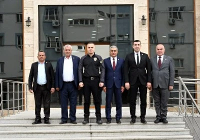 Polis Haftasında&nbsp;Emniyet M&uuml;d&uuml;r&uuml; Korkmaz'a plaket takdim ettiler