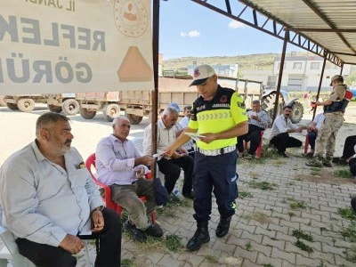 Jandarmadan &ccedil;ift&ccedil;ilere  g&uuml;venli trakt&ouml;r kullanımı eğitimi