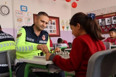 Jandarmadan öğrencilere mobil trafik aracıyla eğitim