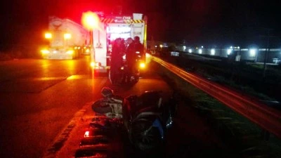 Kamyonet ile motosiklet &ccedil;arpıştı: 1 ağır yaralı