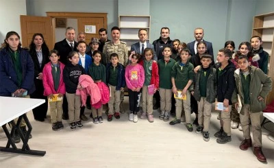 Kaymakam Karanfil, &ouml;ğrencilerle kitap s&ouml;yleşisinde buluştu