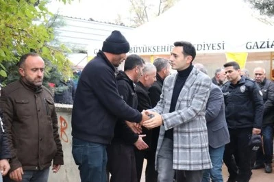 Kaymakam Kaya&rsquo;dan, otob&uuml;s kazasında oğlunu kaybeden aileye taziye ziyareti