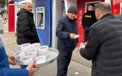 Kilis Belediyesi&rsquo;nden 6 Şubat depremlerinin yıl d&ouml;n&uuml;m&uuml;nde lokma ve lokum ikramı