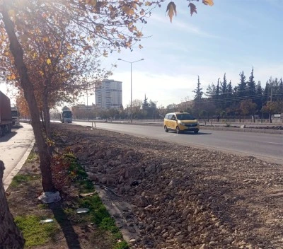 Kilis &Ccedil;evre Yolunda tehlikeli duraklar: Vatandaşlar yetkililerden &ccedil;&ouml;z&uuml;m bekliyor