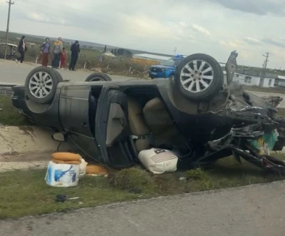 Kilis&ndash;Gaziantep Karayolunda Korkutan Kaza! Ara&ccedil; takla atarak orta ref&uuml;je ters d&ouml;nd&uuml;