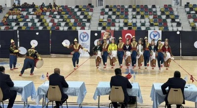 Kilis HEM Halk Oyunları Ş&ouml;leni renkli g&ouml;r&uuml;nt&uuml;lere sahne oldu