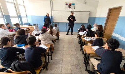 Kilis İl Emniyet M&uuml;d&uuml;rl&uuml;ğ&uuml;&rsquo;nden &ouml;ğrencilere bilgilendirme
