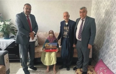 Kilis&rsquo;te 104 Yaşındaki Kadının Yeni Kimlik Başvurusu Evinde Alındı
