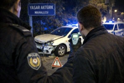 Kilis&rsquo;te alkoll&uuml; s&uuml;r&uuml;c&uuml; tek taraflı kazaya karıştı