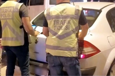 Kilis&rsquo;te alkoll&uuml; s&uuml;r&uuml;c&uuml; yakalandı