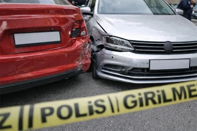 Kilis&rsquo;te araca &ccedil;arpıp ka&ccedil;ma iddiası: Ara&ccedil; sahibi şikayet&ccedil;i oldu