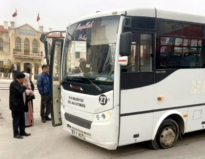 Kilis&rsquo;te dolmuş lastiğinin patlaması kısa s&uuml;reli paniğe neden oldu
