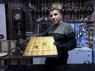 Kilis'te d&ouml;nercilerden sonra tatlıcı esnafı da indirim akımına katıldı