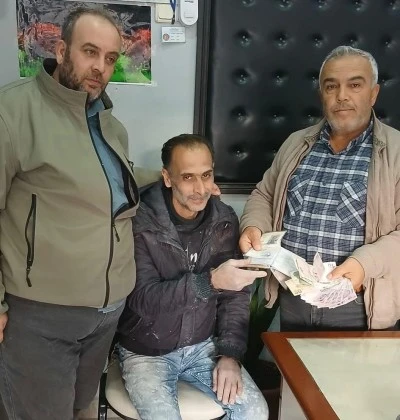 Kilis’te düşürülen para ve cüzdan muhtarın çabasıyla sahibine ulaştırıldı