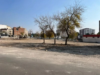 Kilis&rsquo;te eski sebze ve meyve halinin istinat duvarı da yıkıldı