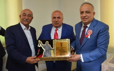 Kilis&rsquo;te esnaf se&ccedil;imlerinde duygu dolu anlar! "Cicim Usta g&ouml;zyaşlarını tutamadı"
