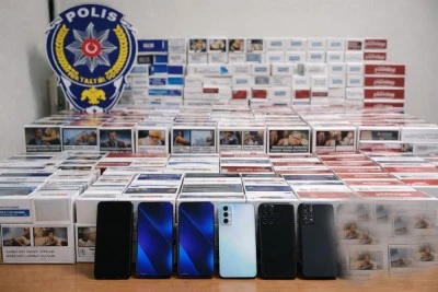 Kilis&rsquo;te g&uuml;mr&uuml;k ka&ccedil;ağı sigara ve cep telefonu ele ge&ccedil;irildi