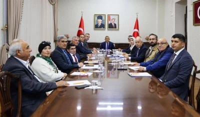 Kilis’te İnsan Hakları Kurulu Toplantısı Vali Tahir Şahin Başkanlığında yapıldı
