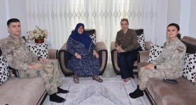 Kilis&rsquo;te Jandarma&rsquo;dan Şehit Annesine anlamlı ziyaret