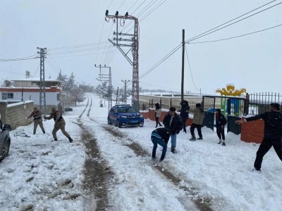 Kilis&rsquo;te Jandarma Hem Yardım Etti Hem &Ccedil;ocukları Sevindirdi