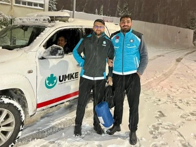 Kilis&rsquo;te kar altında g&ouml;rev yapan sağlık ekiplerine sıcak yemek desteği