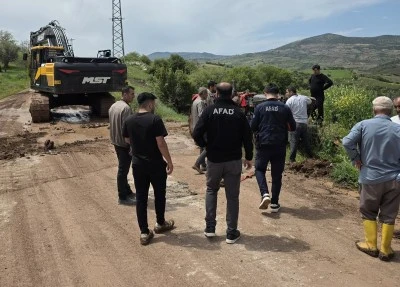 Kilis&rsquo;te mahsur kalan trakt&ouml;r s&uuml;r&uuml;c&uuml;s&uuml; kurtarıldı