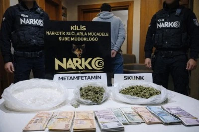Kilis&rsquo;te narkotik operasyonu: Uyuşturucu ve y&uuml;kl&uuml; miktarda para ele ge&ccedil;irildi