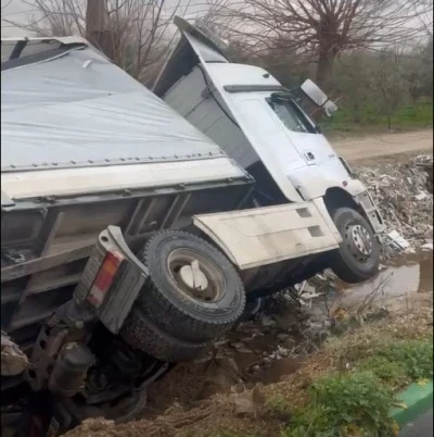 Kilis&rsquo;te park halindeki tır dereye u&ccedil;tu