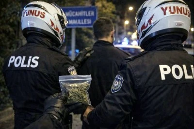 Kilis&rsquo;te polis tarafından sokak denetiminde esrar yakalandı