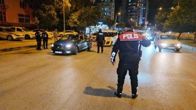 Kilis’te Ruhsatsız Silah ve Bıçak Ele Geçirildi: 2 Şüpheli Adliyeye Sevk Edildi