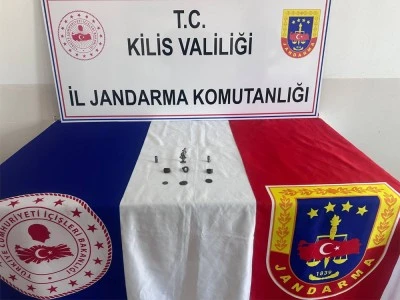 Kilis&rsquo;te tarihi eser ve ruhsatsız silah ele ge&ccedil;irildi